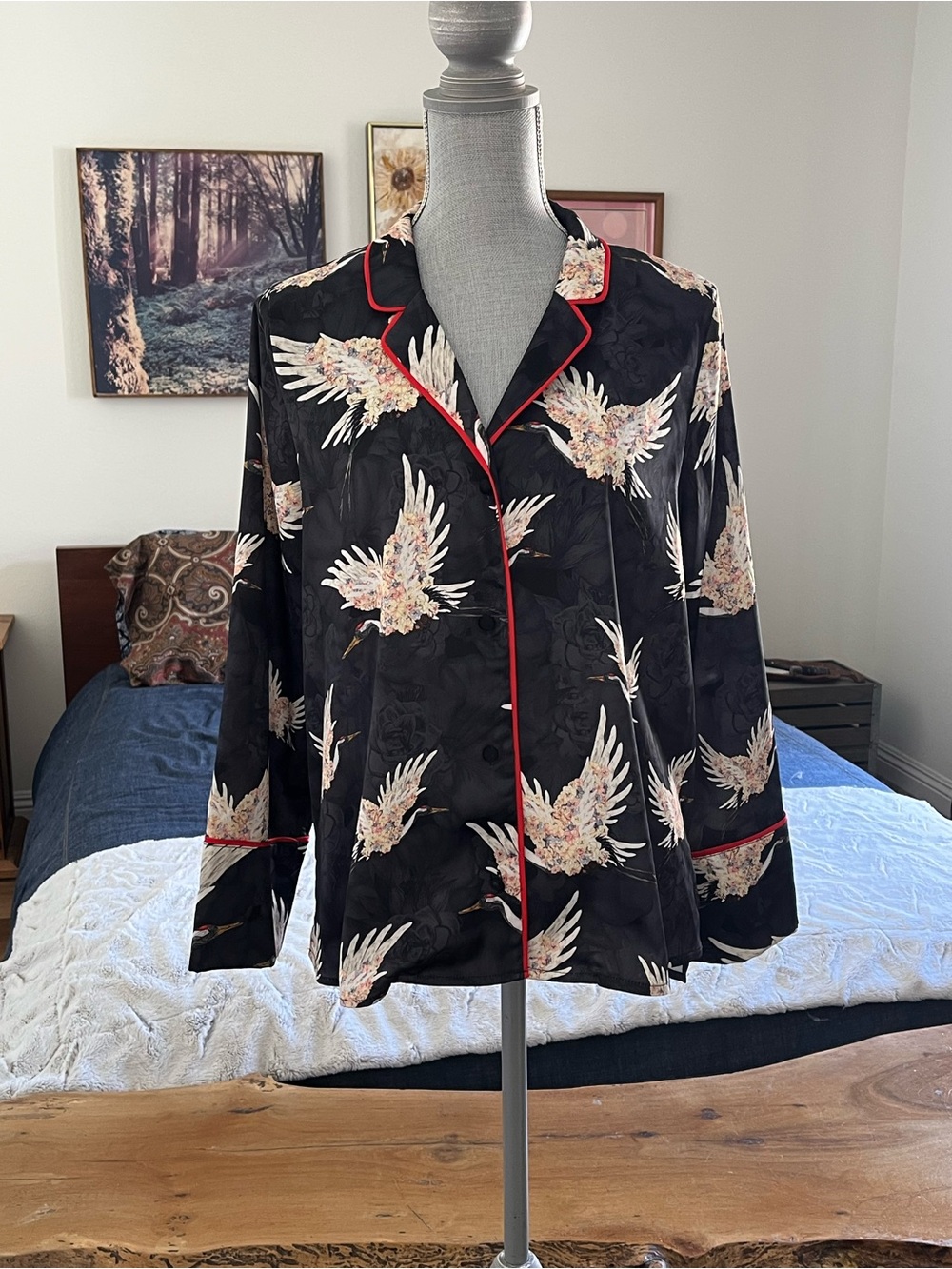 H&M Luxury Satin Lounge Pajama Streetwear Cranes Pale Delicate Floral Red Piping